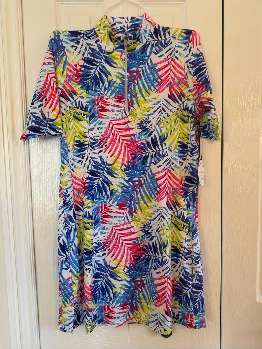 Golf - Tail - Leaf Print Short Sleeve Dress in Multi, lightweight, NWT